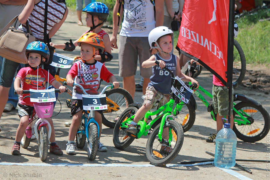 Kids riding bikes, Odessa
