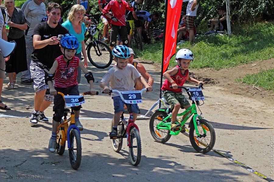 Kids riding bikes, Odessa